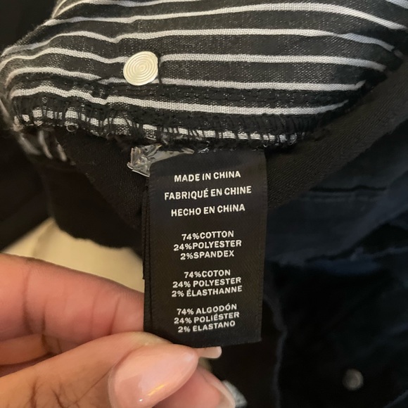 Kenneth Cole Tapered Fit Straight Leg Jeans - Size 44x32 - Picture 16 of 16